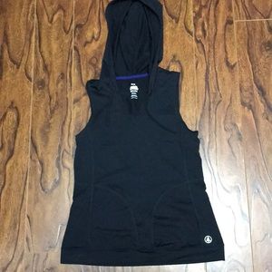 Roots size M athletic top
